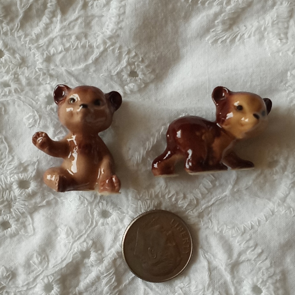 Vintage Hagen Renaker tiny porcelain bear cubs